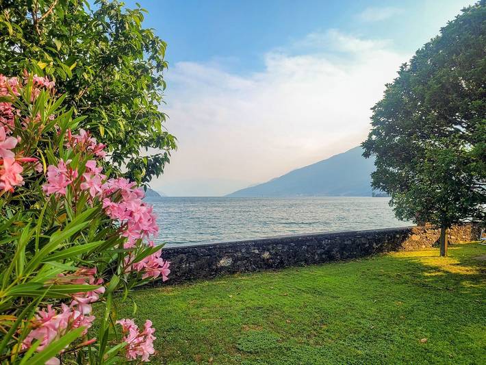 Vacation rental for 4 people, with lake view and yard in Lake Como