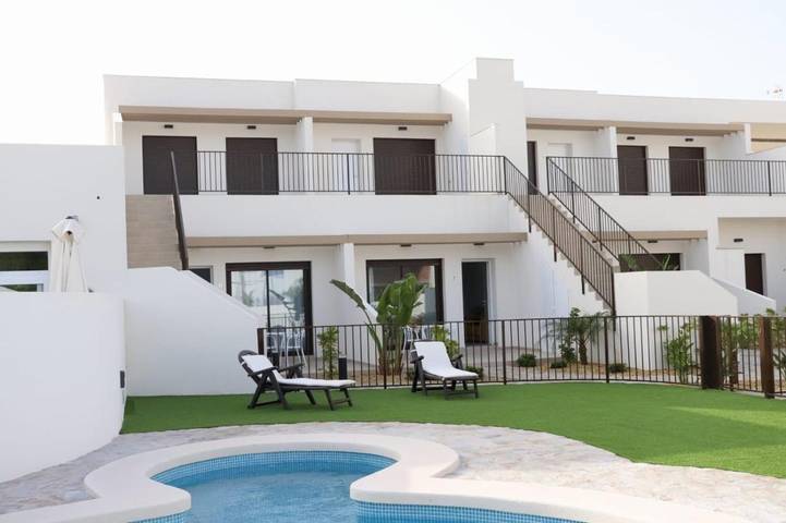 Apartamento de vacaciones para 8 personas, con jardín y piscina - 1