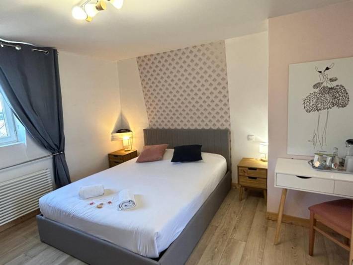 Hôtel pour 2 personnes, avec Jacuzzi et Terrasse ainsi que Jardin et Sauna à Épaignes