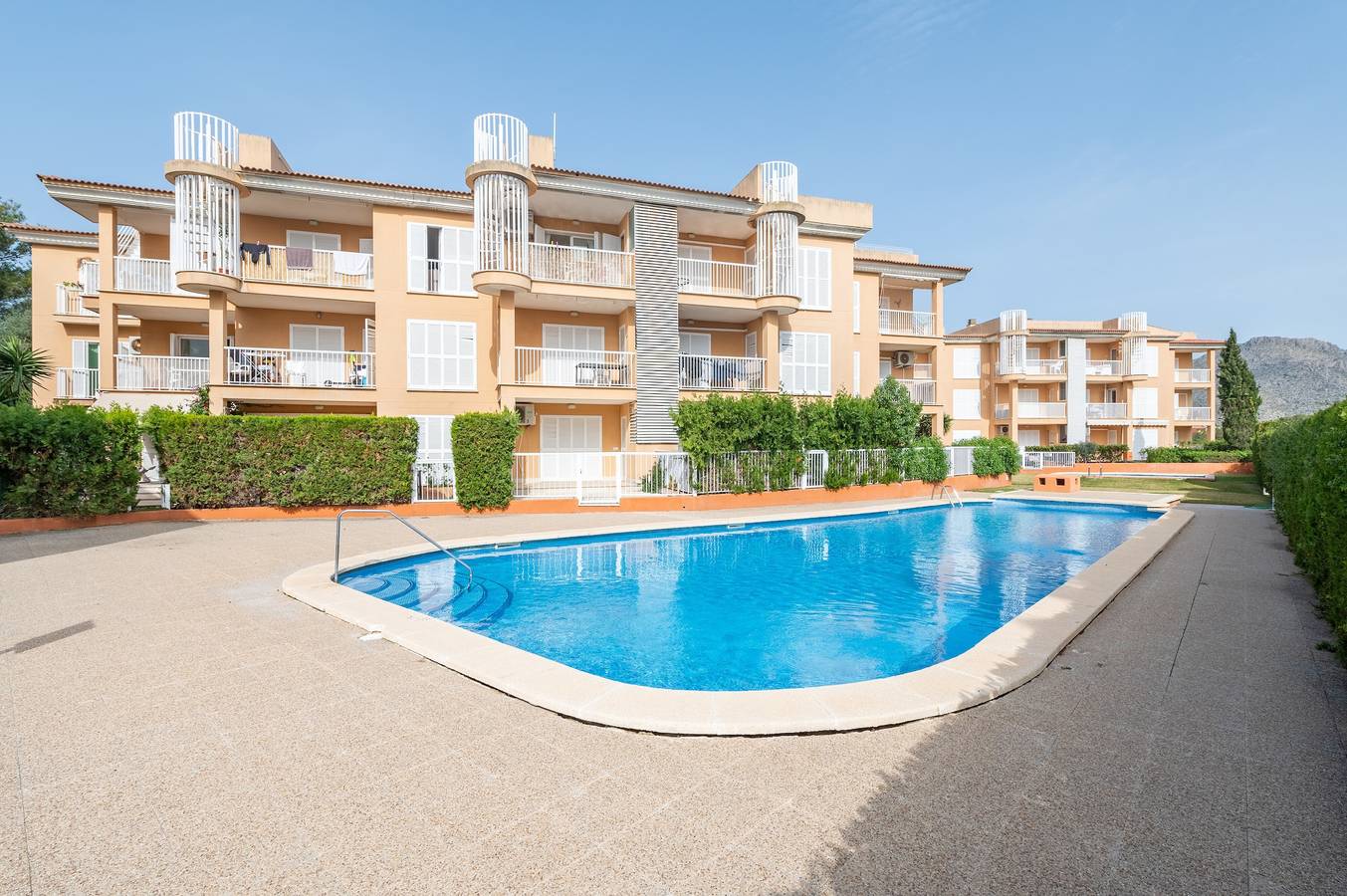 Apartamento entero, 'Apartamento Olot' planta baja con jardín privado, piscina compartida y aire acondicionado in Puerto de Pollensa, Pollença