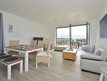 Ferienwohnung für 7 Personen, mit Ausblick und Balkon in Glowe