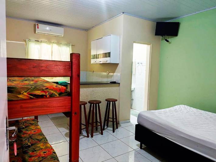 Casas e apartamentos de temporada para 5 pessoas, com balcão e vista em Toninhas Ubatuba