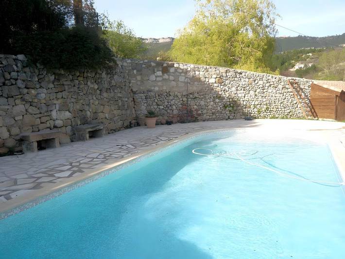 Location de vacances pour 3 personnes, avec Terrasse ainsi que Jardin et Piscine à Saint-Étienne-de-Gourgas