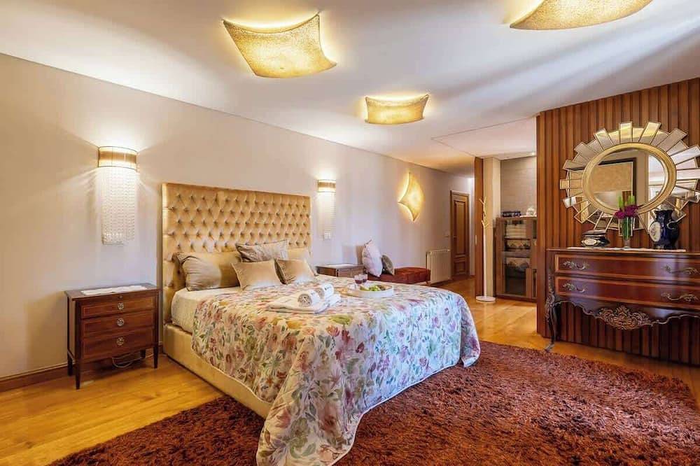 Classic Villa w/ Gym & Pool Access in Paredes, Distrito de Porto