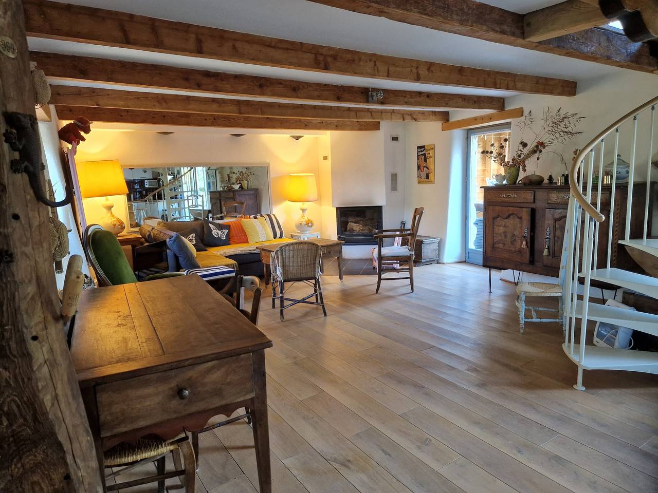 Casa de vacaciones 'La Maison du Vigneron' con vistas a la montaña, pista de tenis y Wi-Fi in Auzon, Parque Natural Regional Livradois-Forez
