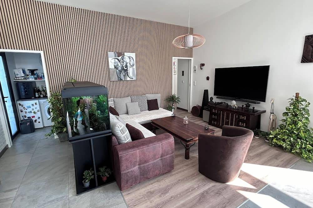 New house, Jacuzzi, Terrace, Near to Beaches and Shops in Le Tour-du-Parc, Côte des Mégalithes