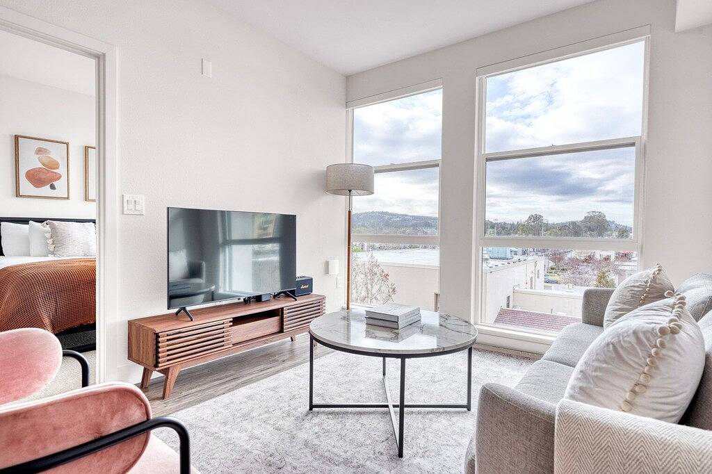 Ganze Wohnung, Classic Redwood City 1Br w/ Gym & W/D, walk to Caltrain, by Blueground in Redwood City, Silicon Valley