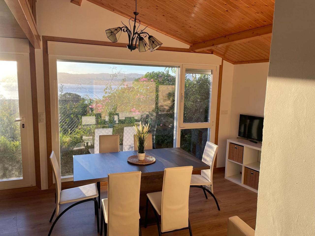Maison de campagne avec terrasse et jardin privés, Wi-Fi in Moaña, Rías Baixas