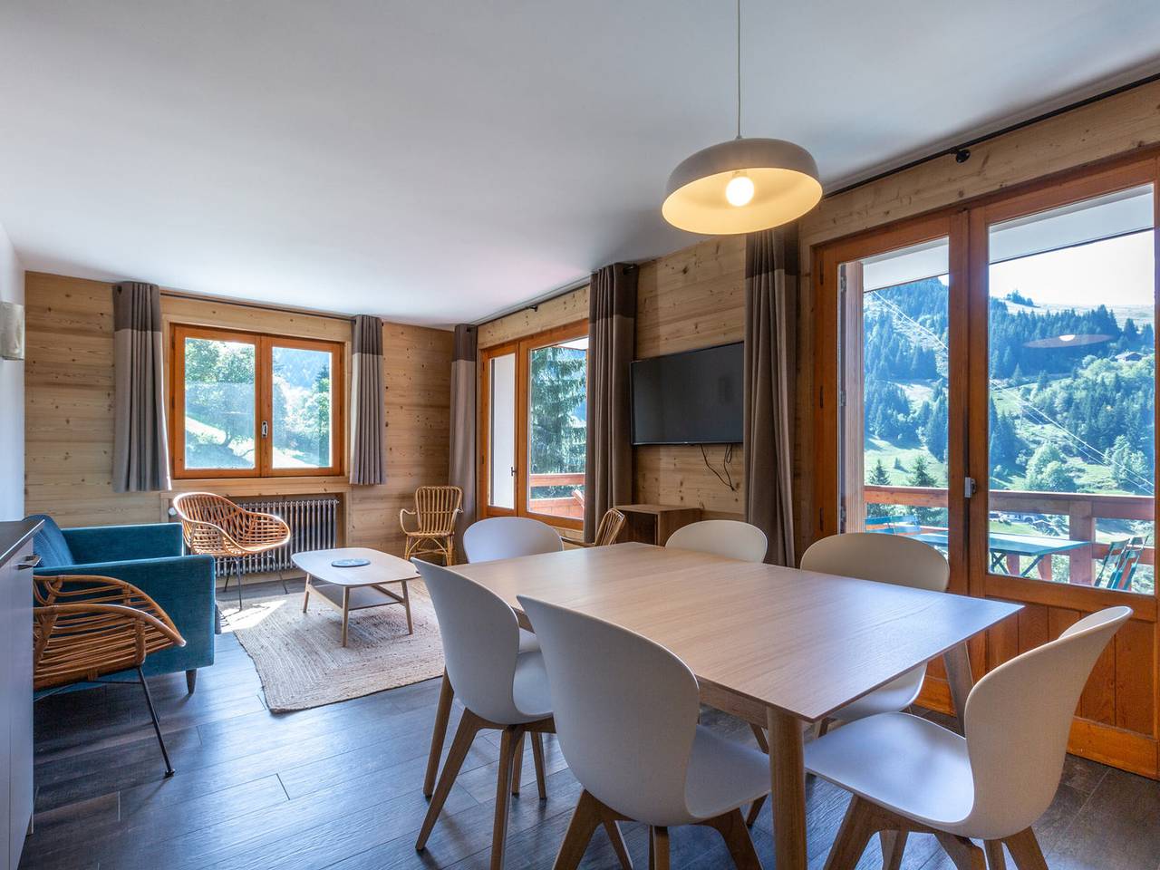 Appartement entier, Appartement spacieux 4 pièces proche pistes avec Wifi in La Clusaz, Région d'Annecy