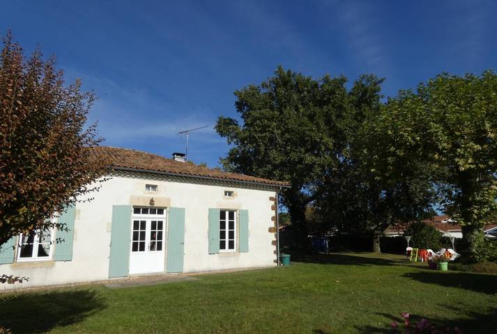 Gîte pour 5 personnes, avec jardin à Pissos