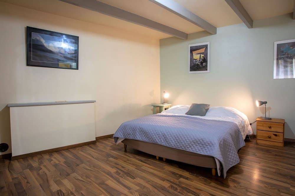 Stunning private villa for 6 guests with Wifi, Tv and terrace in Pleurtuit, Saint-Malo region