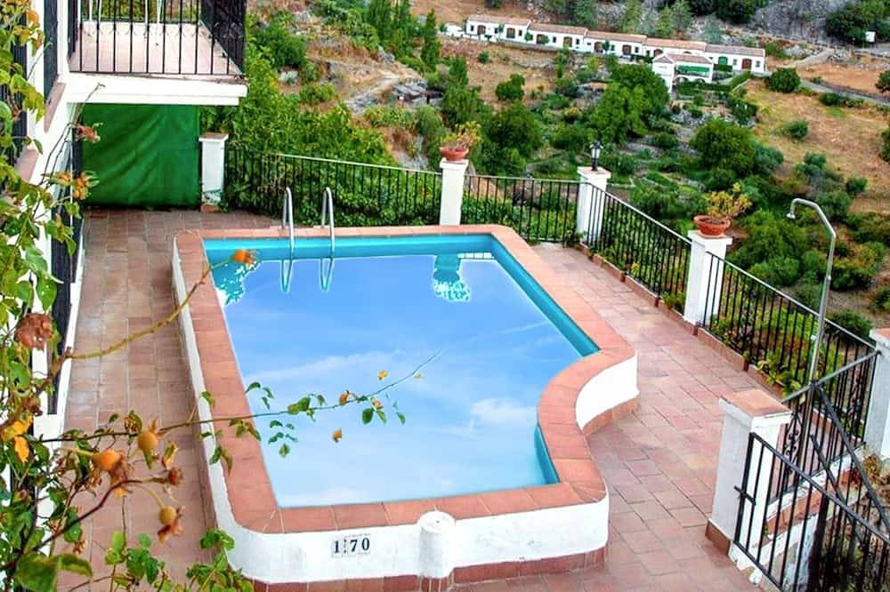 Homerez - Authentic Chalet in Grazalema with Private Pool in Grazalema, White Villages