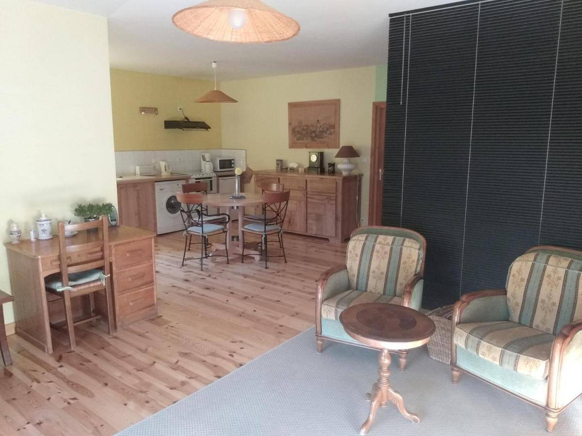 Appartement entier, One-Bedroom Apartment in Lantriac, Mézenc