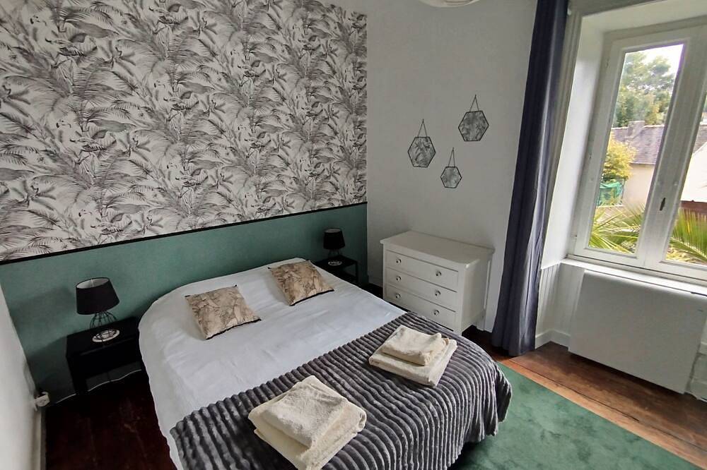 Entire apartment, Cosy T2 with view in Morlaix between station and town center in Morlaix, Ceinture Dorée