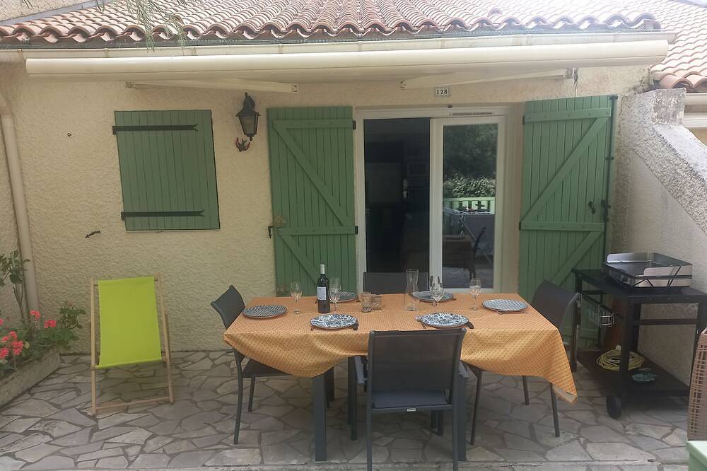 Charming renovated house in La Palmyre, terrace, near beach, zoo and shops in La Palmyre, Les Mathes