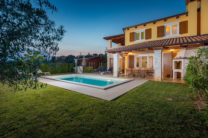 Villa für 8 Personen, mit Sauna und Garten sowie Pool in Porec und Umgebung
