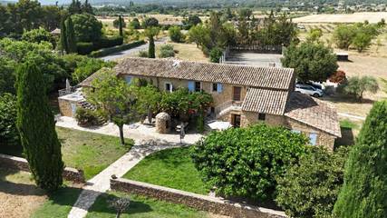Gîte pour 4 personnes, avec piscine ainsi que terrasse et jardin, animaux acceptés à Puyvert