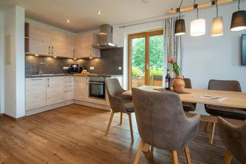 Ferienwohnung für 3 Personen, mit Sauna und Whirlpool sowie Garten in Hopferau