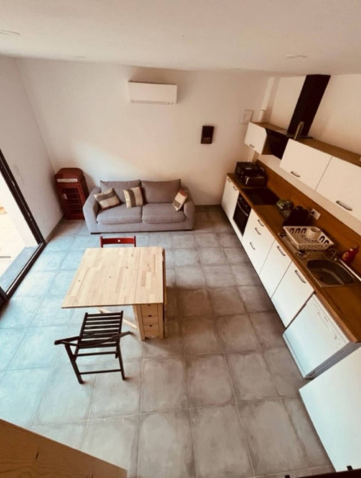 Appartement entier, Appartement 'Le Poulailler d'Alice' avec terrasse privée, Wi-Fi et climatisation in Saint-Geniès-de-Fontedit, Région de Béziers