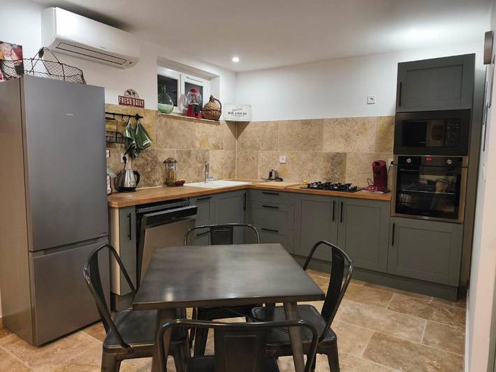 Location de vacances pour 4 personnes, avec vue ainsi que piscine et jardin à Saint-Brès - 3