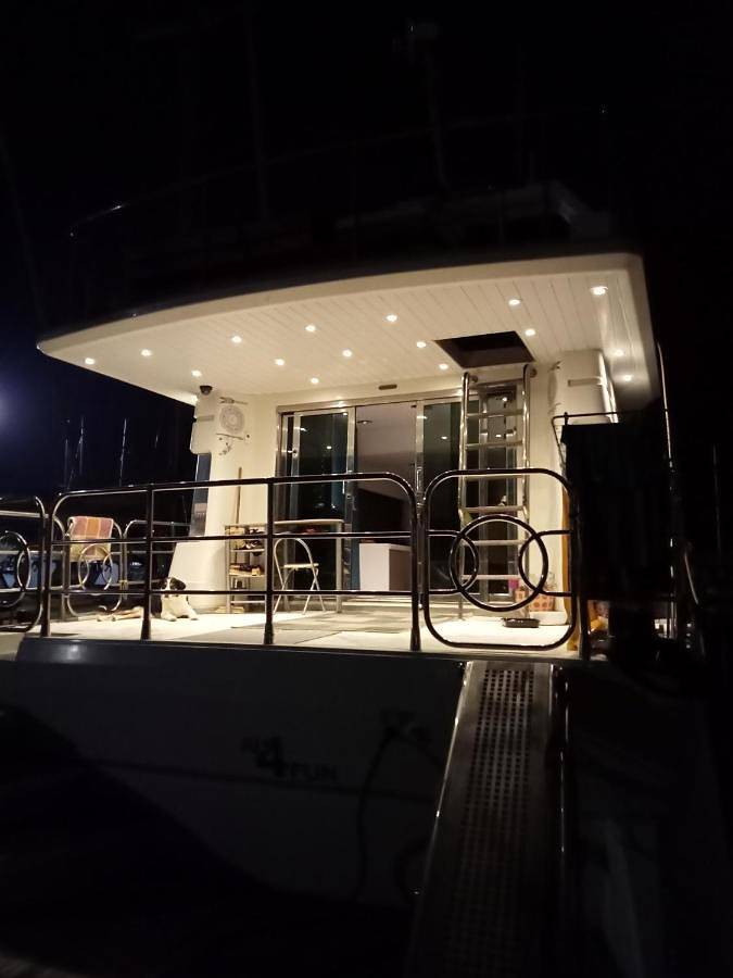Bateau pour 2 personnes, avec Terrasse et Vue à Gruissan