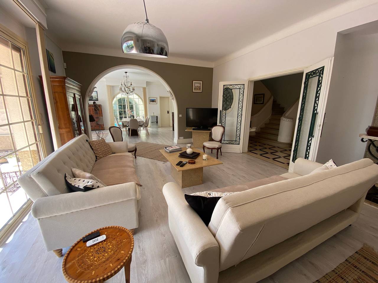 Luxury 5-Bed Villa with Indoor Pool near Arcachon Beach and Shops in Arcachon, Arcachon region