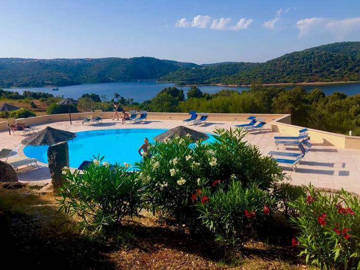Hôtel pour 2 personnes, avec vue et vue sur le lac ainsi que jardin et piscine à Sant'Antonio di Gallura - 4