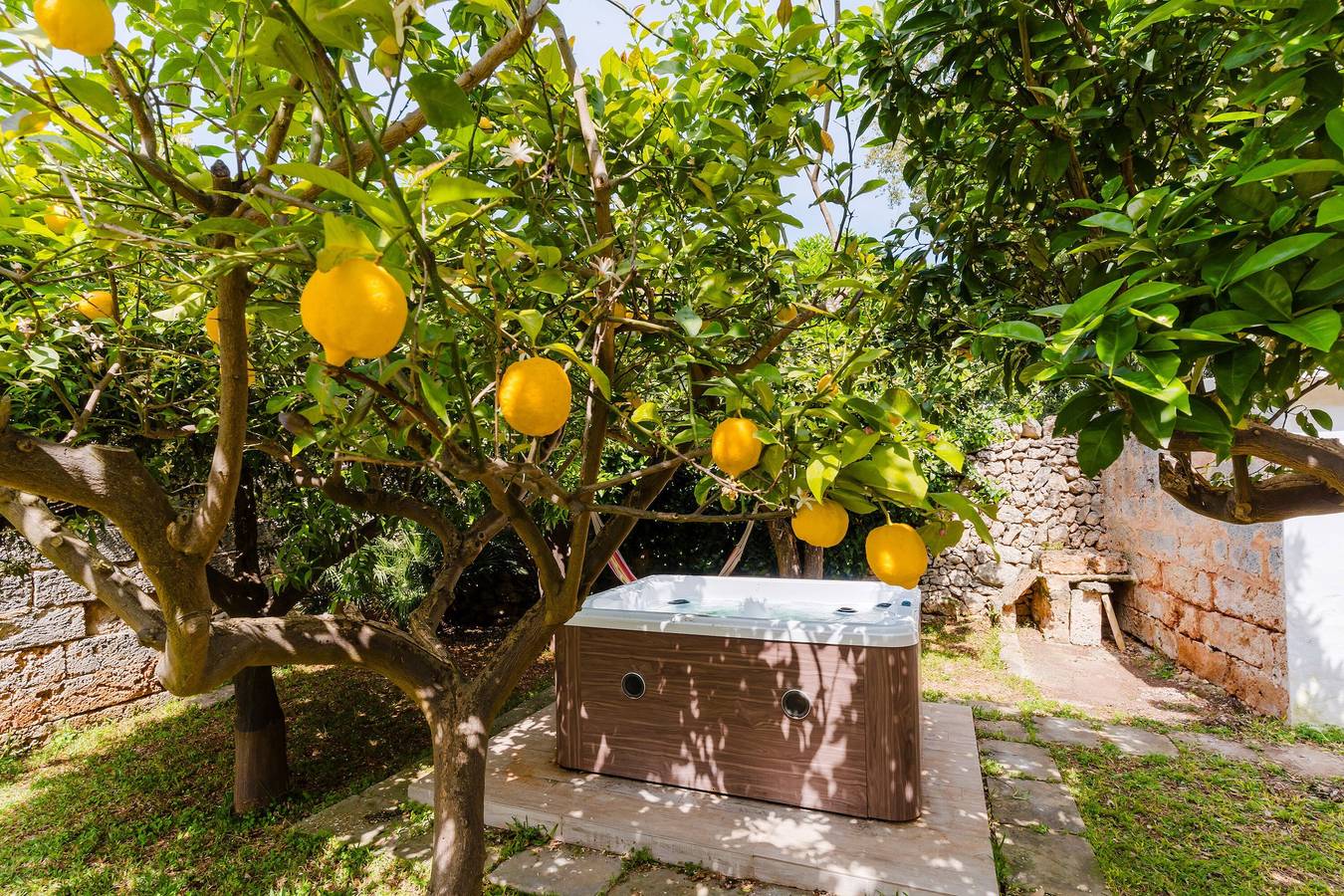 Villa "Dimora Della Quercia" con 2 terrazze private, vasca idromassaggio privata e Wi-Fi in Taviano, Golfo di Taranto