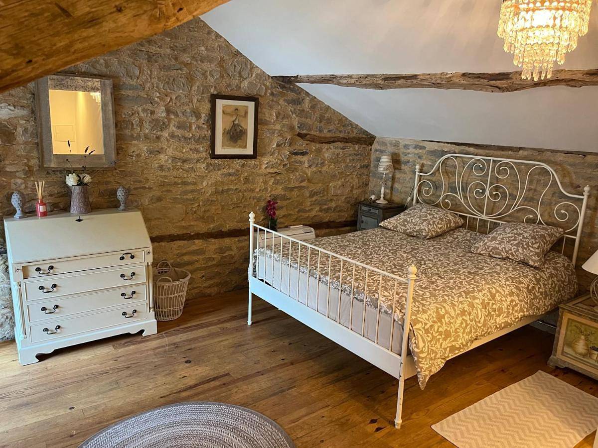 Family Room with Private Bathroom in Caylus, Tarn-et-Garonne
