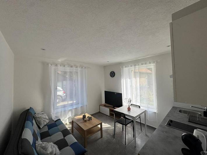 Gîte pour 3 personnes, avec jardin, animaux acceptés dans Couvet