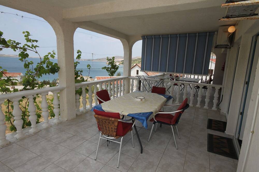 Ganze Wohnung, 2-Zimmer-Ferienwohnung mit Terrasse und Meerblick Metajna (Pag in Metajna, Pag