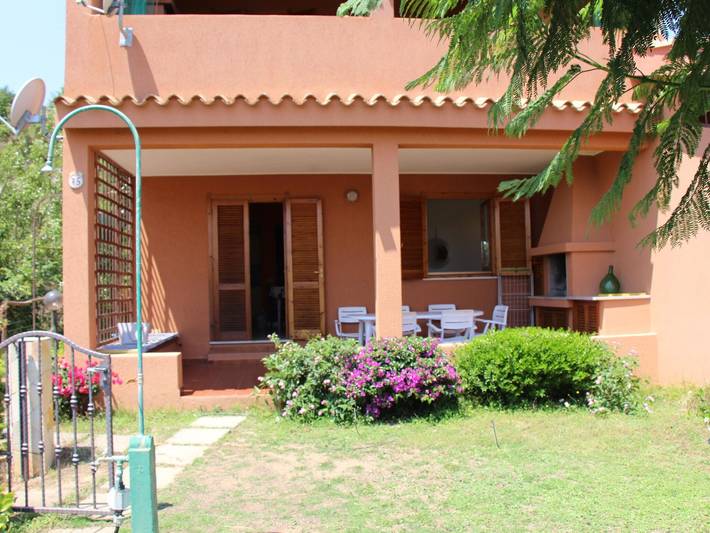 Ferienwohnung für 4 Personen, mit Balkon und Terrasse sowie Garten in Costa Rei
