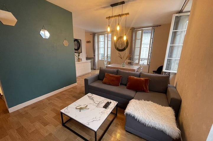 Location de vacances pour 6 personnes, avec balcon et jacuzzi, animaux acceptés à Saint-Bris-le-Vineux