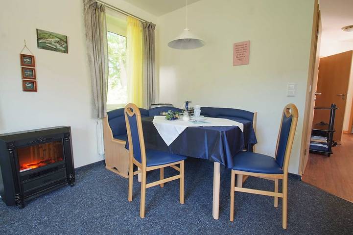 Ferienhaus für 3 Personen, mit Terrasse und Pool sowie Sauna und Garten in Westoverledingen