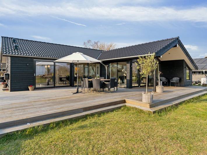 Ferienhaus für 8 Personen, mit Terrasse in Binderup Strand