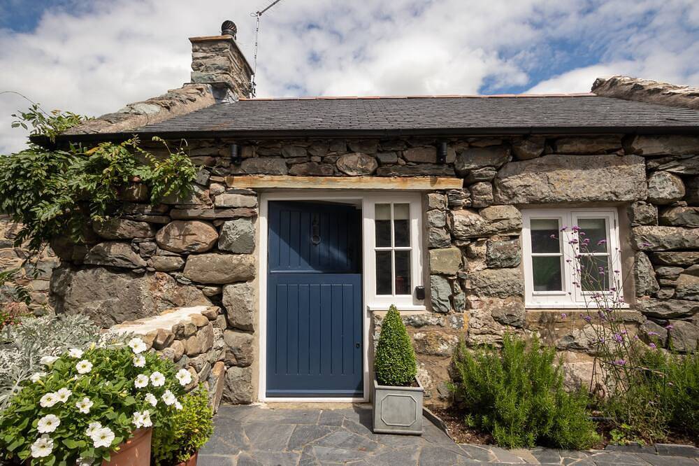 Neu 2019 - Romantisches Ferienhaus mit Blick auf die Landschaft, in der Nähe des Strandes und der Berge in Snowdonia