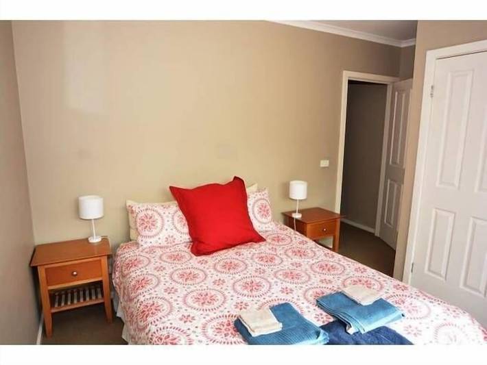 Holiday home for 9 people, with terrace and garden, with pets in Halls Gap