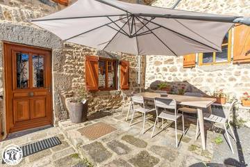 Gîte pour 5 personnes, avec jardin et balcon à Auzelles