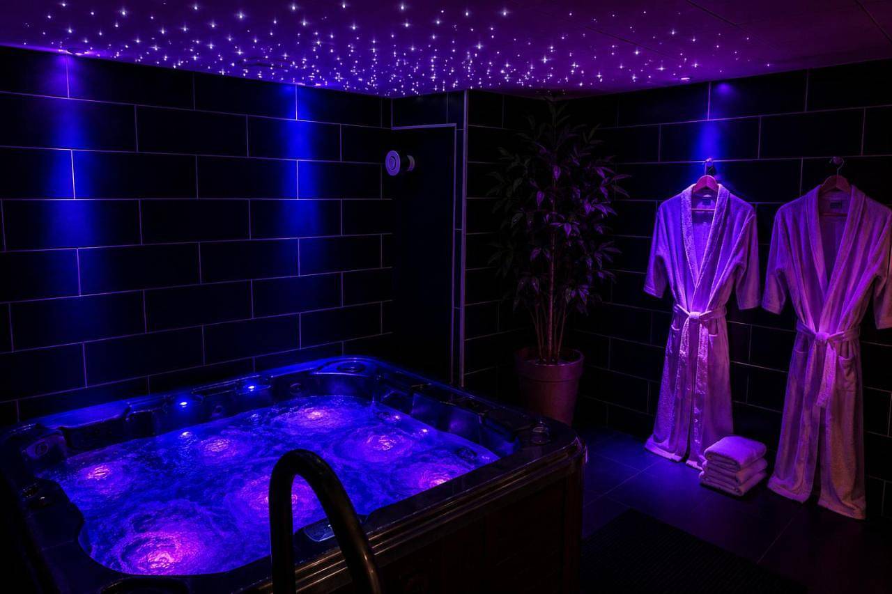 Appartement entier, Blom Spa privatif près de Douai, salle de massage, petit-déjeuner inclus in Guesnain, Département Nord