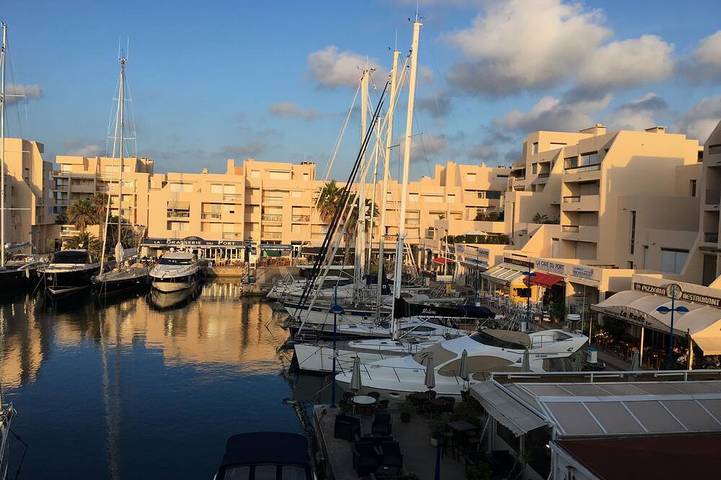 Gîte pour 4 personnes, avec balcon et piscine dans Port de Bormes les Mimosas