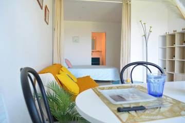 Gîte pour 3 personnes, avec terrasse dans Plage de l'Almanarre