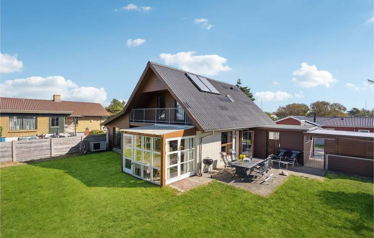 Ferieudlejning for 6 personer, med Terrasse og Have i Nymindegab