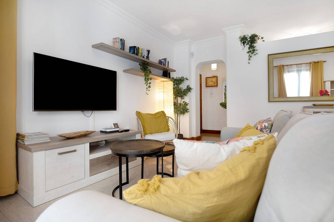 Ganze Wohnung, Ferienwohnung 'Alpispa' mit Balkonen und Wlan in Arrecife Centro, Arrecife