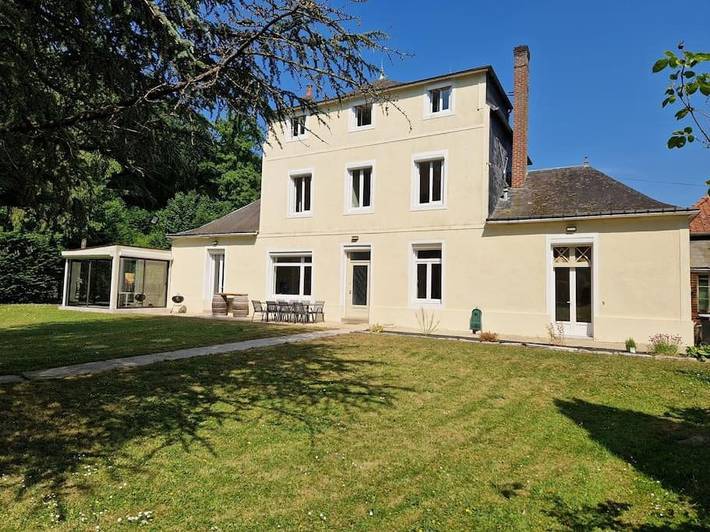 Location de vacances pour 10 personnes, avec jardin et terrasse à Saint-Hellier