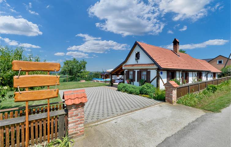 Sonnige 2-Zimmer-Wohnung mit Pool, Terrasse und WLAN in Koprivnica-Krizevci