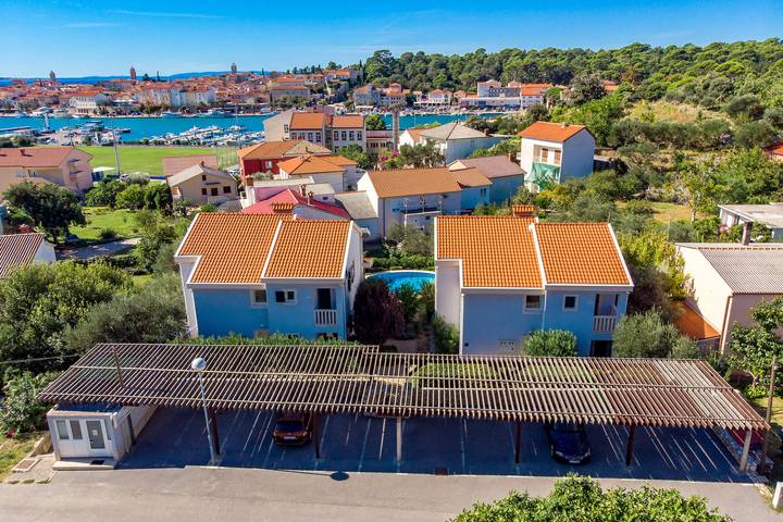 Ferienwohnung für 4 Personen, mit Terrasse und Pool in Banjol - 3
