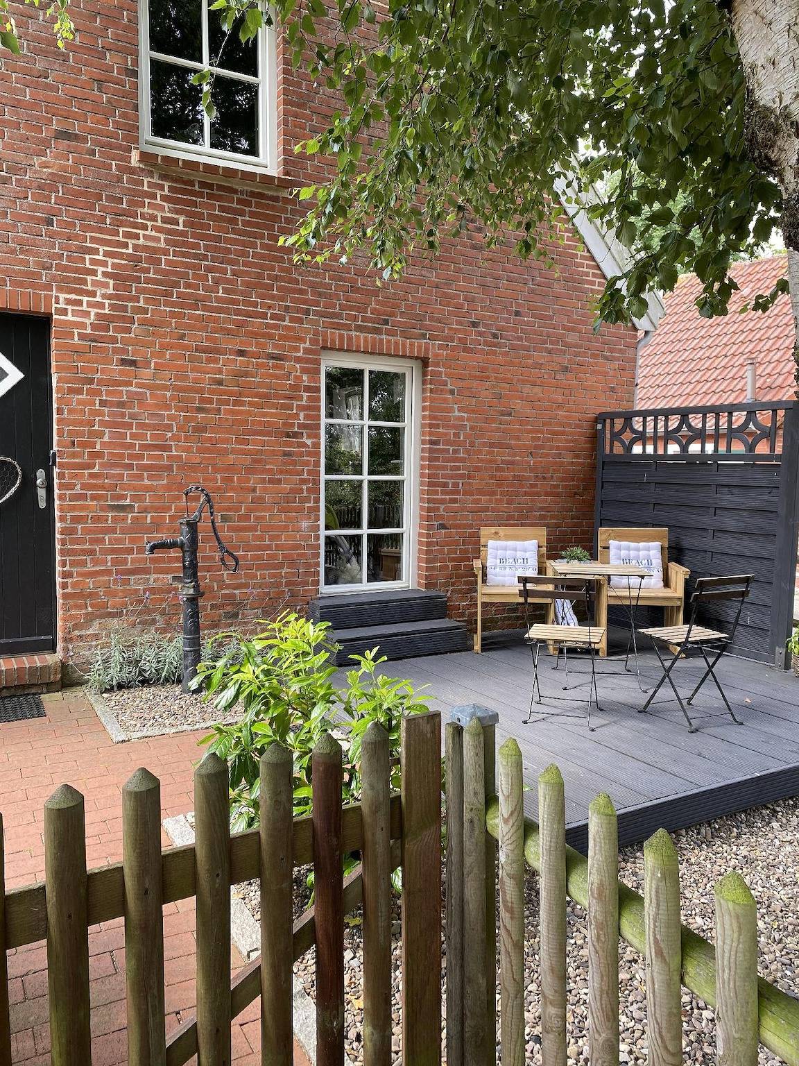 Geräumiges und modern eingerichtetes Ferienhaus mit privatem Garten für die ganze Familie in Pilsum, Krummhörn