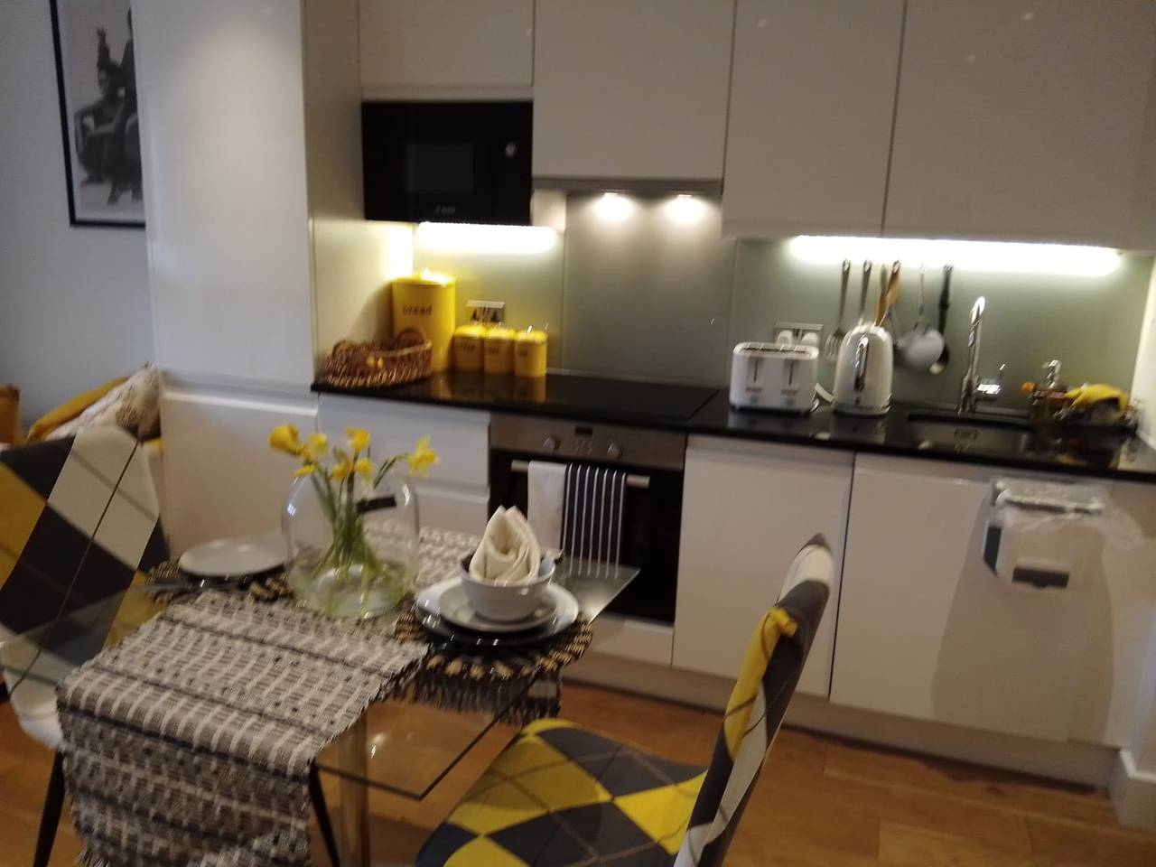 Ganze Wohnung, 5 Minuten zum Bahnhof East Croydon mit Concierge in Croydon, London