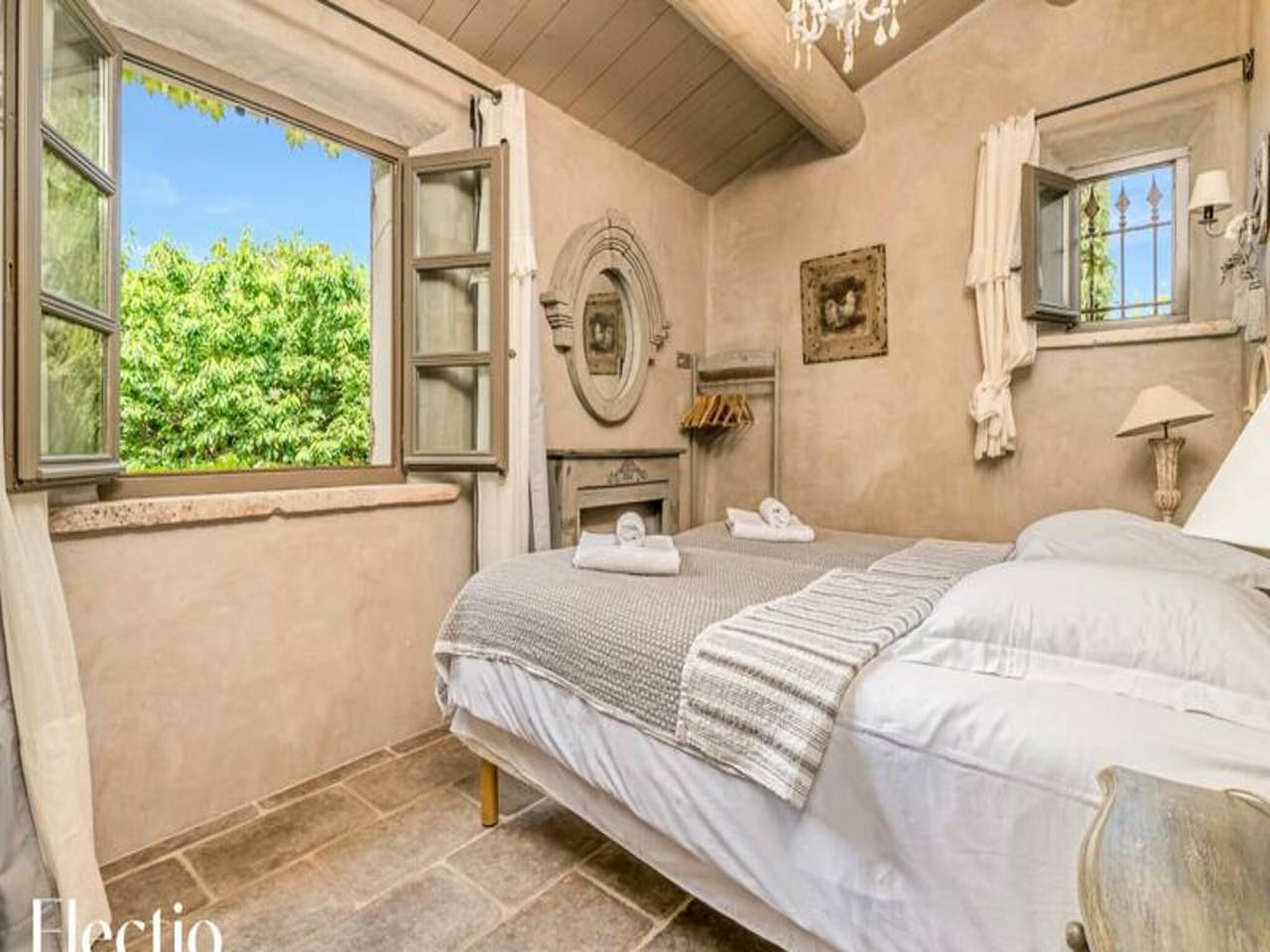 Entire apartment, Apartment in Luberon with Heated Pool in Oppède, Parc naturel régional du Luberon