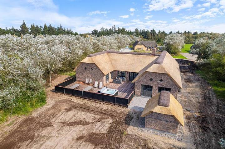 Ferienhaus für 14 Personen, mit Pool und Balkon/Terrasse sowie Whirlpool und Sauna in Vedersø Klit